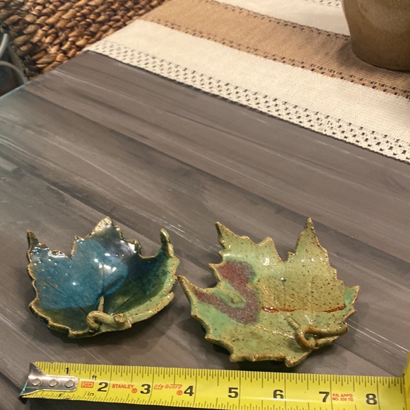Hand made potter leaves - Picture 2 of 5